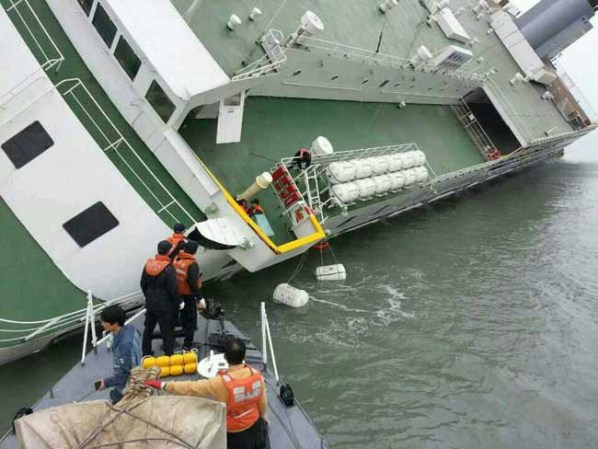 De confirmarse los pronósticos más pesimistas sobre este suceso que mantiene en vilo a Corea del Sur, se trataría de su peor accidente naval de las últimas décadas.
