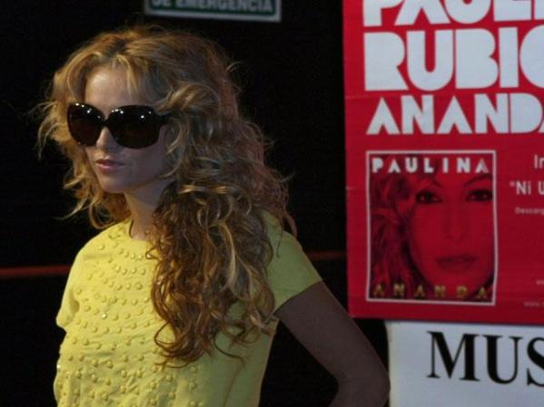 Paulina Rubio, (1971, Ciudad de México), la chica dorada no necesita mayor presentación.