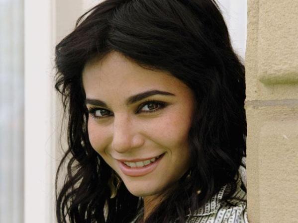 Empieza la lista con la actriz Martha Higareda. Es una morena muy guapa, aunque bajita de estatura. Pero eso sí, con muchas agallas.