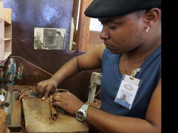 Trabajo en la fábrica de tabacos Partagás.