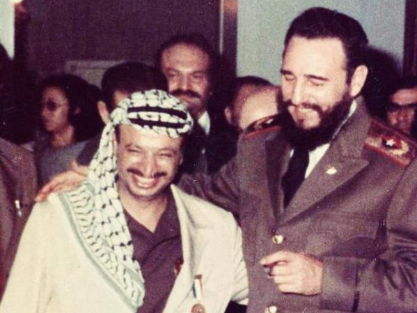 DECADA DE 1970: Castro embarca a Cuba en diversas aventuras militares en el extranjero, entre ellas la de Angola.