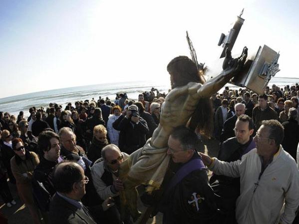 Valencia, España: Procesión de la cofradía Cristo Salvador y Protector .