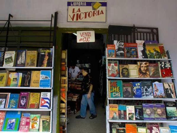 23 DE FEBRERO, 2008: Venta de libros.