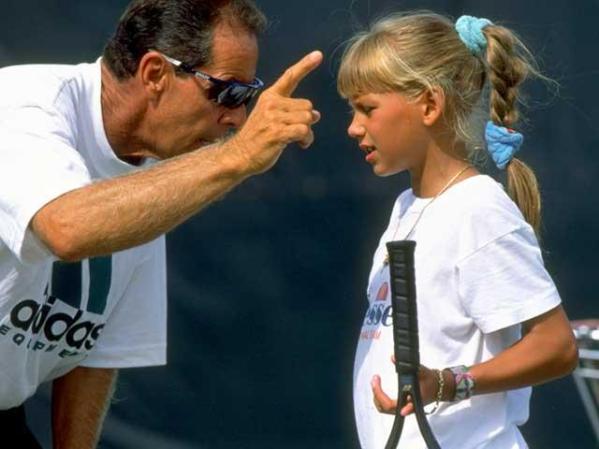 Anna Kournikova fue una niña prodigio del tenis, y todos esperaban de ella grandes victorias, incluido su maestro, en la foto, Nick Bollettieri.