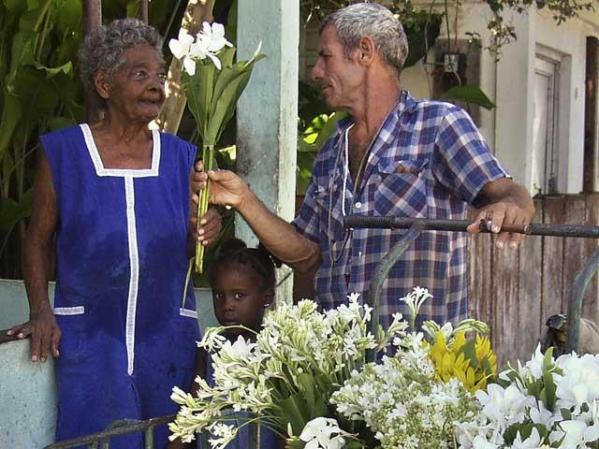 24 DE MARZO, 2008: La venta de flores, un trabajo de la economía informal.