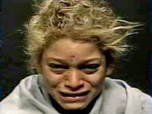 La ex reina de belleza de Arizona Kumari Fulbright tras ser arrestada por robo, robo agravado y secuestro en el 2006.