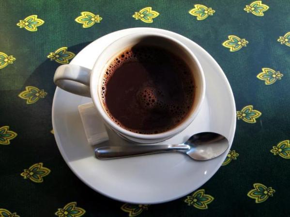 El café es considerado afrodisiaco porque la estimulación que produce la cafeina funciona como excitación.