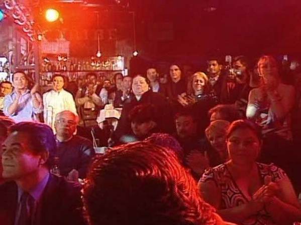 El ambiente de la sala era, para decirlo de alguna manera, íntimo.