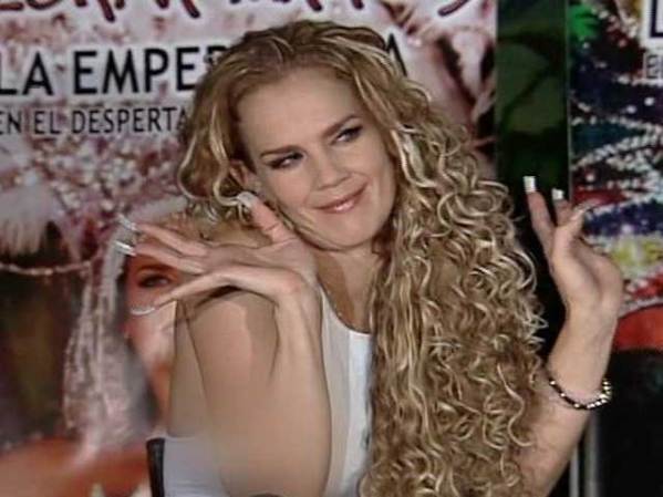 En conferencia de prensa tras el estreno, Niurka aprovechó para dar sus tradicionales declaraciones escandalosas.