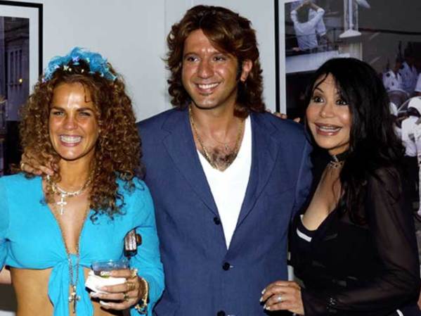 A inicios de 2006 sin embargo anunciaron su separación y se divorciaron el 28 de junio del mismo año.