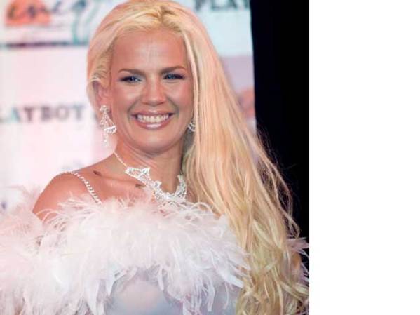 Niurka asimismo ha generado titulares al posar desnuda para la revista "Playboy" versión mexicana.