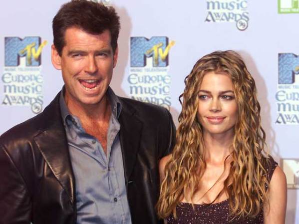 Denise Richards, "The World Is Not Enough" (1999), es estadounidense.