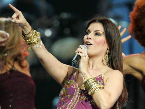 Si con las anteriores producciones, la “Mujer de Fuego” se consagró como la reina del Merengue, con “Nuevos Senderos”, demostró que tiene la versatilidad para abordar cualquier género musical.