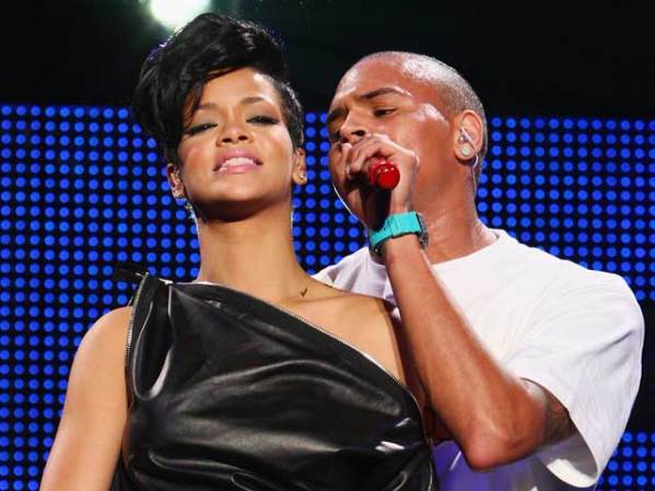 Rihanna y Brown cancelan conciertos que tenían pactados debido al escándalo que los acecha.