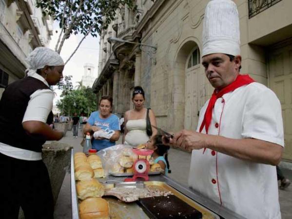 26 DE SEPTIEMBRE, 2008: Venta de comida, con chef incluido.