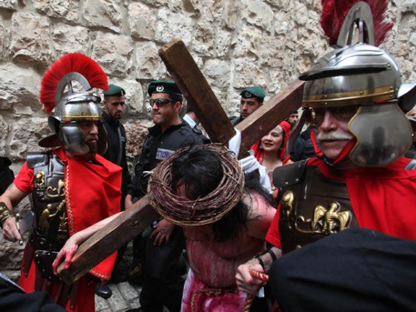 Los católicos se preparan para conmemorar la Semana Santa. Descubre en esta galería como la celebran alrededor del mundo.