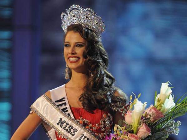 Orgullosa, feliz, con la satisfacción de haber alcanzado sus sueños.