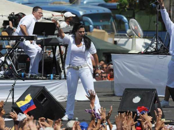 Olga fue parte esencial del concierto Paz sin Fronteras organizado por Juanes en La Habana, en septiembre del 2009.