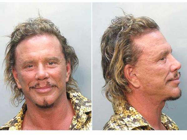 El actor Mickey Rourke, conocido por una conducta muy "sui géneris", fue arrestado en octubre del 2007 en Miami Beach bajo sospecha de conducir una motoneta borracho.