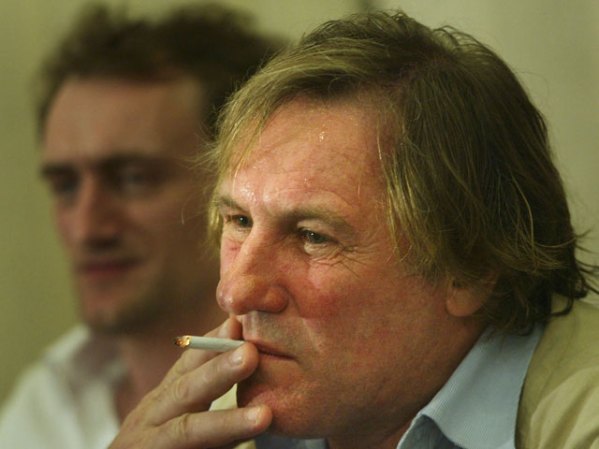 El francés Gerard Depardieu y su "cigarette".