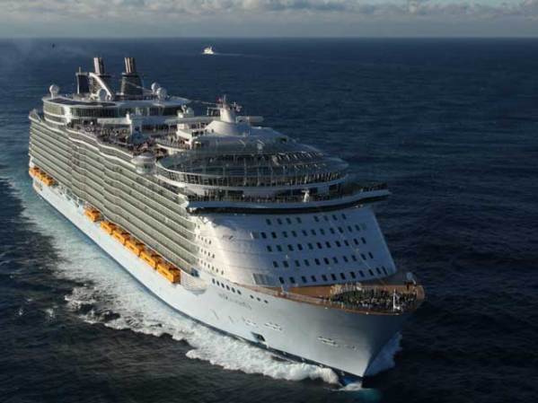 Este viernes hizo una majestuosa entrada a Port Everglades.