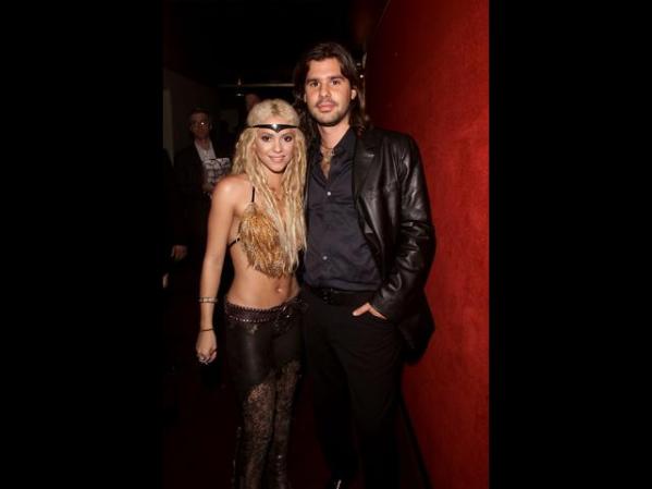 El romance entre Shakira y el hijo mayor del ex presidente argentino Fernando de la Rúa inció a mediados del 2000.