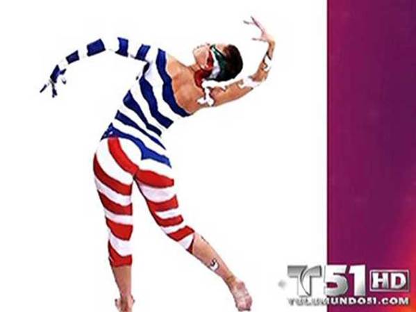 En diciembre del 2009 lo hizo publicando unas fotos de ella semidesnuda con el cuerpo pintado con las banderas de Estados Unidos y Cuba.