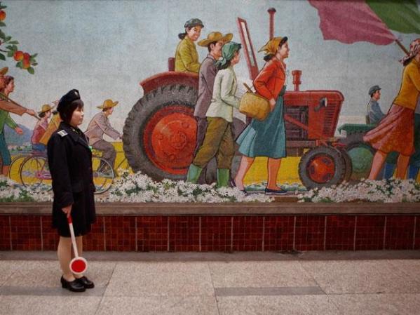 Mural de propaganada en el metro de Pyongyang.