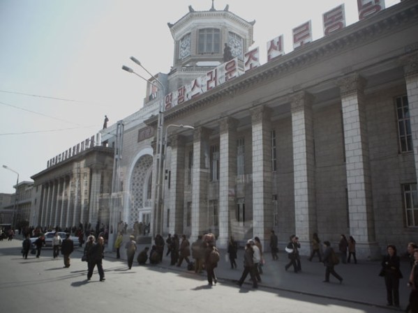 La prensa es controlada por el Estado y organizaciones de masas.