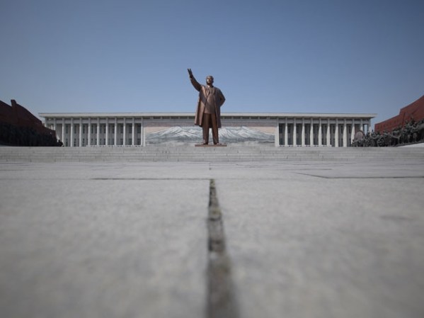 Se le enterró en el enorme Palacio Memorial de Kumsusan, en el centro de Pyongyang.