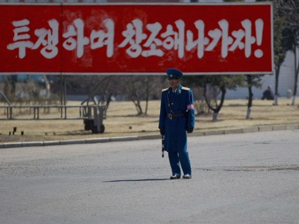 A su vez, el hijo menor de Kim Jong-Il, Kim Jong-Un, fue nombrado heredero de los poderes políticos de su padre en octubre de 2010 a los 27 años de edad.