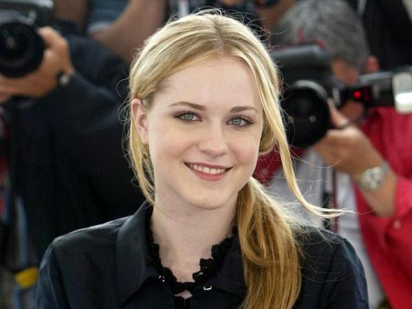 Evan Rachel Woods, la actriz de la serie "True Blood" dijo con un fuerte "sí"; cuando se le preguntó si era bisexual en la edición de mayo del 2011 de la revista "Squire"