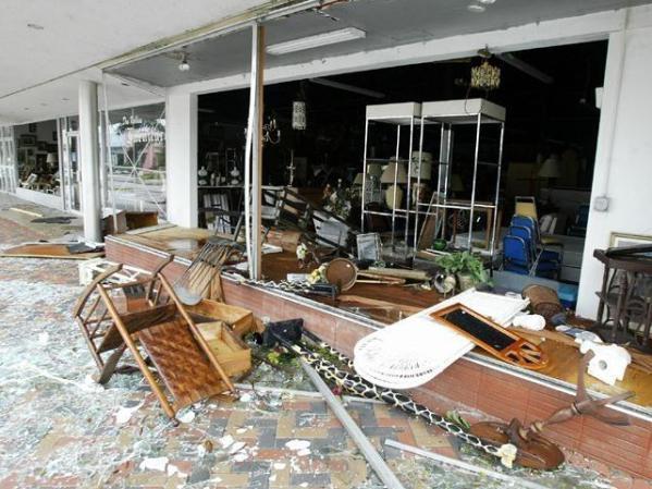Destrozos de Frances en Ft. Pierce.