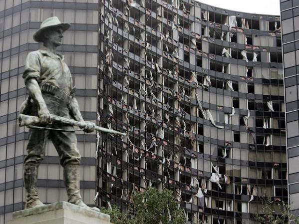 El Hyatt Regency, destrozado.