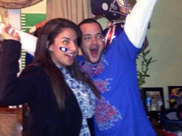Varios residentes de Nueva Jersey no acudieron a Nueva York para celebrar la llegada de los Giants, pero esto no impidió que celebraran desde sus casas.