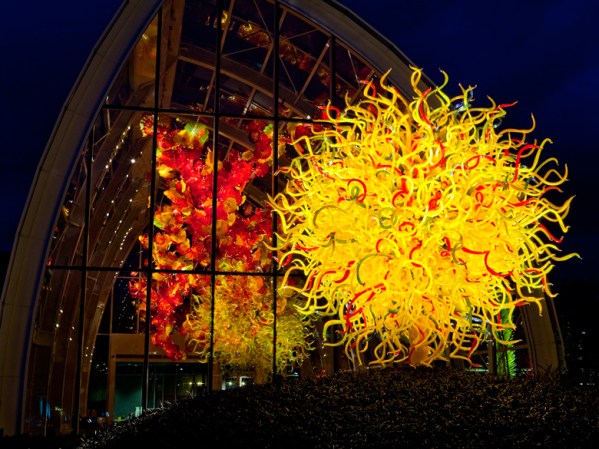 En el “Chihuly Garden and Glas de Seattle”, un museo de ocho galerías ofrece un tour por los trabajos con vidrio de Dale Chihuly.