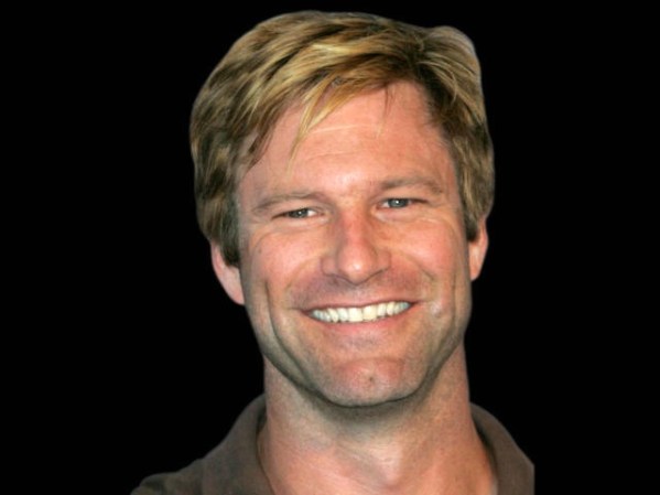 Su participación en la célebre "Erin Brockovich" robó el corazón de muchas que siguen disfrutando las actuaciones de Aaron Eckhart, quien nació el 12 de marzo de 1968 en Cupertino, California.