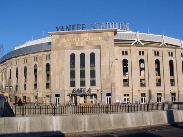 Las atracciones del Bronx incluyen el Estadio "Yankee", hogar de los New York Yankees, el Zoológico del Bronx, el Jardín Botánico de Nueva York.