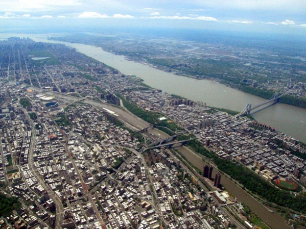 Todo lo contrario de lo que sucede en Riverdale, situado junto al río Hudson, que presenta un paisaje de viviendas unifamiliares con jardines.