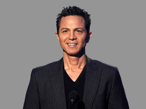 El actor de cine y televisión Benjamin Bratt tiene ya 51 años. El protagonista de "Miss Congeniality", "Traffic" y "Catwoman" nació el 16 de diciembre de 1963.
