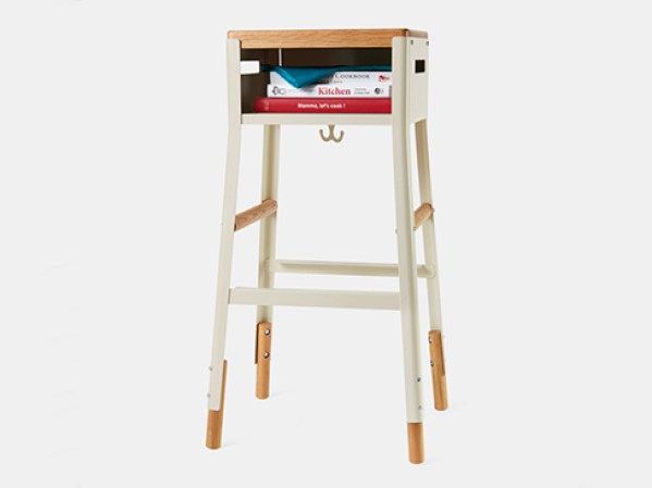 No solo para sentarse sirven las sillas. Disponibles en momastore.org, $395.