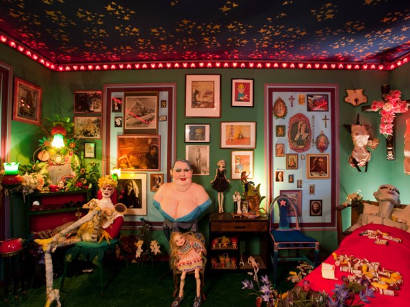 Si pasas por Pittsburgh, Pensilvania, no dejes de visitar “The Mattress Factory”, un recinto abarrotado de obras de arte ubicado en el norte de la ciudad.