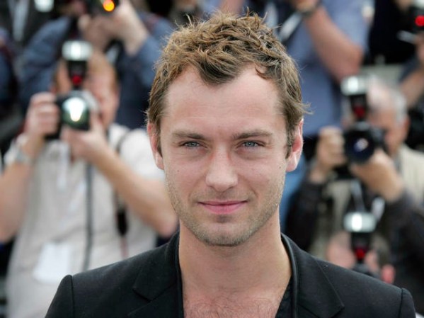 Pareciera que por él no pasan los años, pero Jude Law ya tiene 42 años. El actor británico protagonista de El talentoso "Mr. Ripley" y "Anna Karenina", nació el 29 de diciembre de 1972.