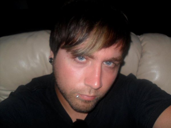 Matt McQuinn, 27 años. Fue asesinado mientras trataba de proteger a su novia y su hermano mayor.