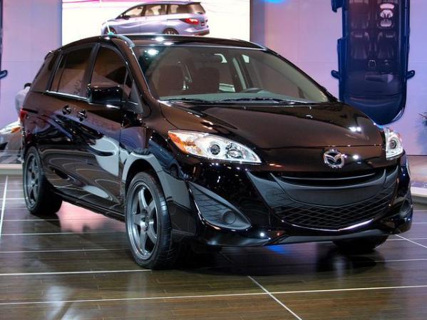 Mazda 5: Su estilo de carrocería hatchback agrega versatilidad de carga, su motor base de 2.0 litros es rápido y es más que atractivo para conducir.