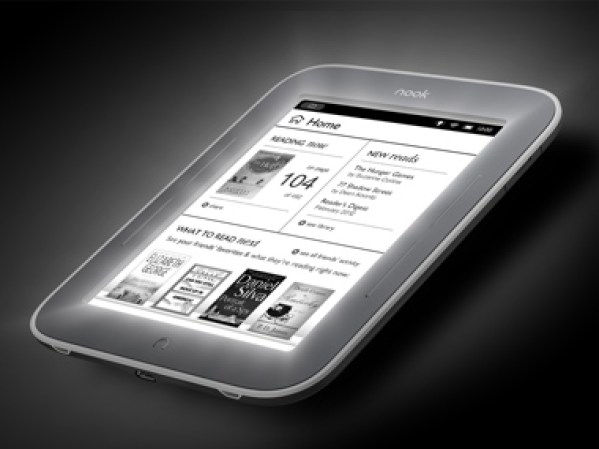 Nook Simple Touch con GlowLight. Si no quieres molestar a tu pareja al revisar el correo o leer algo por las noches, metida en la cama, no dudes en elegir el e-reader de Nook, que posee una tecnología que te permite leer en la oscuridad. Disponible en barnesandnoble.com.