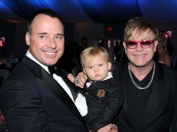 Casado con David Furnish, el británico Elton John es padre de dos menores: Zachary Jackson Levon (con ellos en la imagen) y Elijah Joseph Furnish-John.