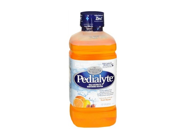 Una buena ración de Pedialyte te hidratará y te devolverá a la vida. ¡A beber!