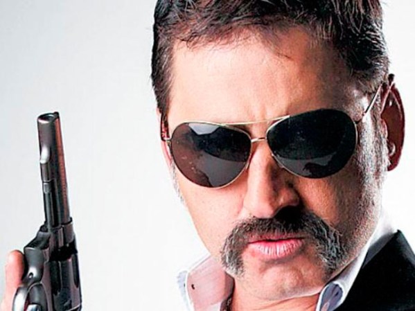 Milton Jiménez "El Cabo" (Robinson Díaz) es un narco del Cartel del Pacífico que busca controlar el negocio de la droga con los mexicanos.