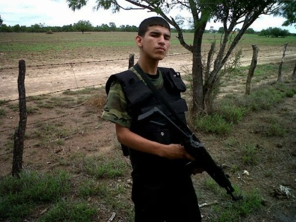 Fotos de presuntos sicarios del narcotrafico en Nuevo Laredo, Tamaulipas, México, difundidas por la página web Blog del Narco.
